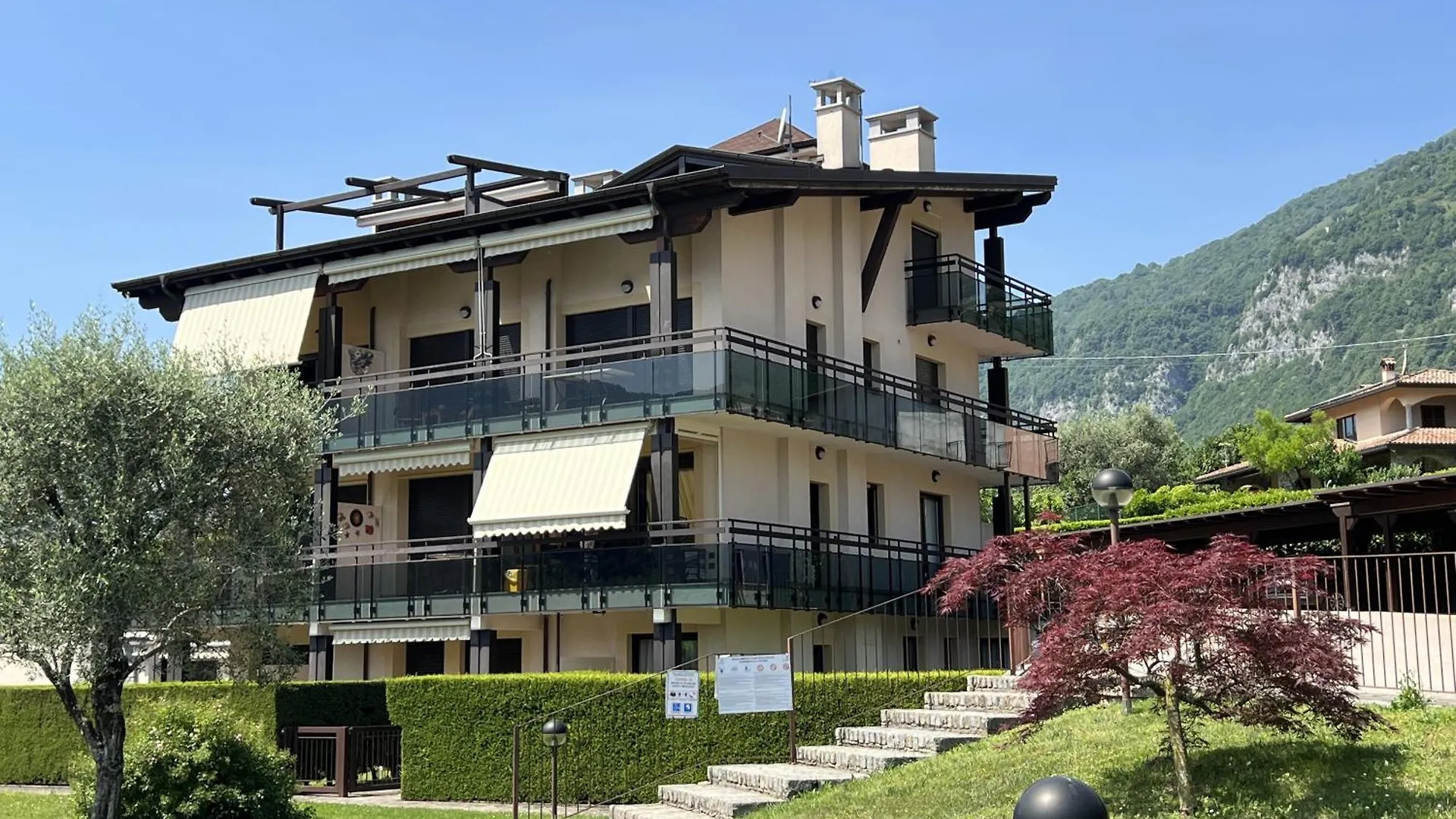 La Rosa Del Lago Lenno Italy